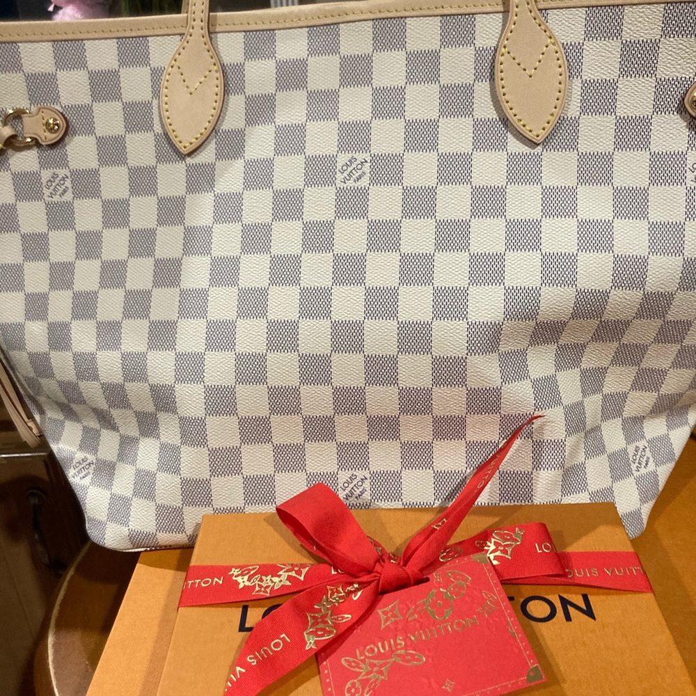 Louis Vuitton MM Neverfull